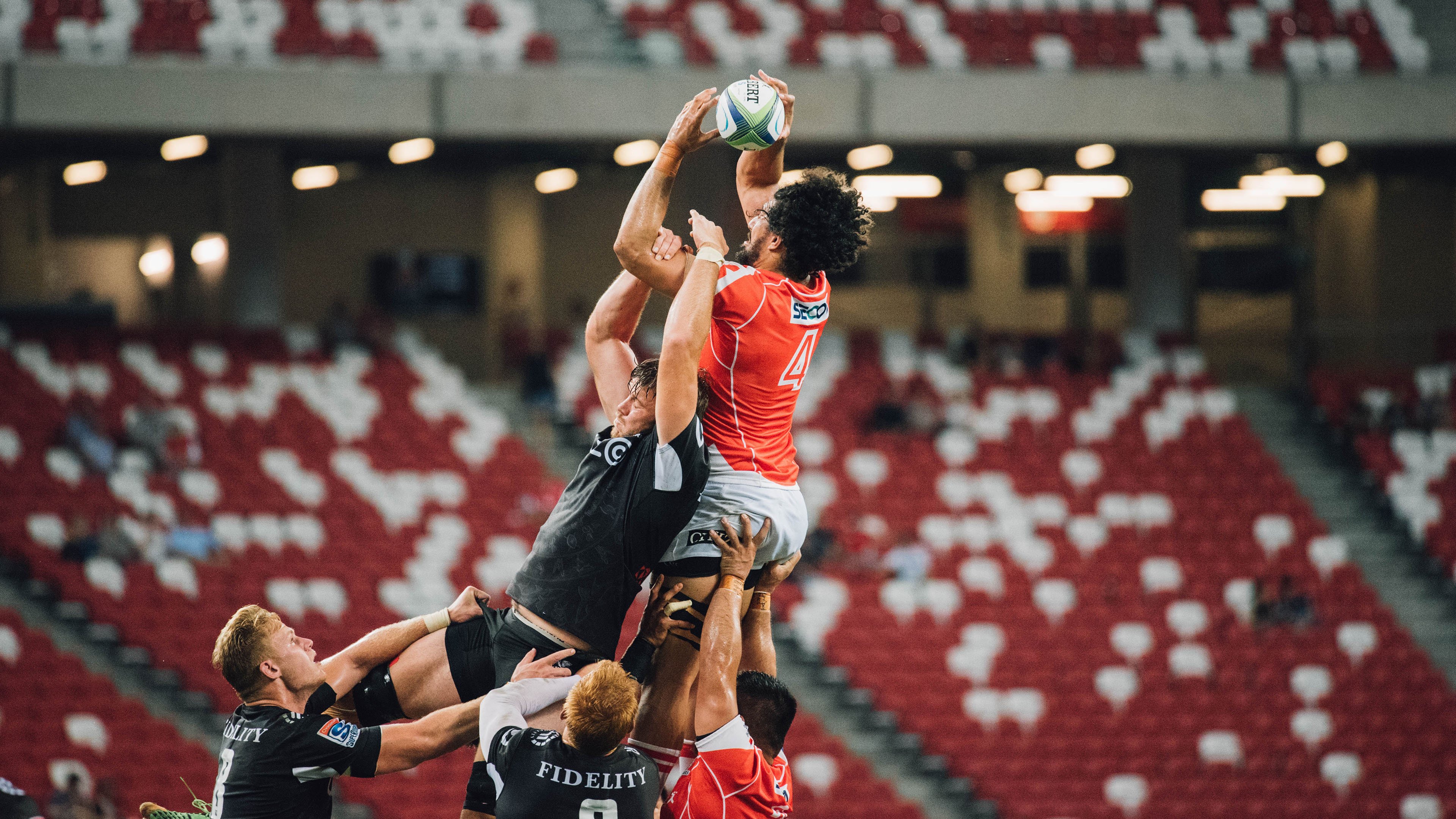 Jones 多才多艺，攻防两端都表现优异